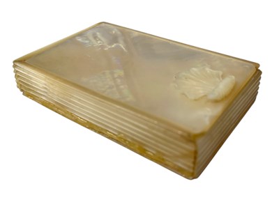 Lot 10 - 19TH CENTURY MOTHER OF PEARL SNUFF BOX WITH CARVED SHELL THRUMBPIECE