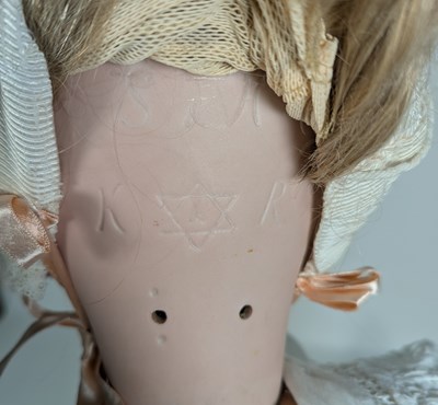 Lot 37 - DOLLS - GERMAN SIMON & HALBIG BSQUE HEADED DOLL