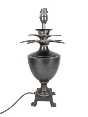 Lot 221 - 20TH CENTURY HOLLYWOOD REGENCY BRONZE TABLE LAMP