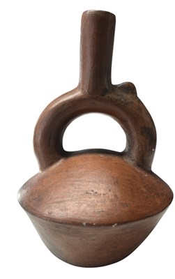 Lot 30 - PERUVIAN MOCHE STYLE TERRACOTTA STIRRUP SPOUT BOTTLE