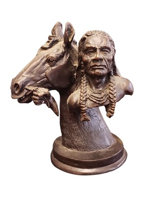 Lot 270 - 20TH CENTURY VINTAGE BRONZED SPELTER STATUE / BUST OF A NATIVE AMERICAN WITH A HORSE
