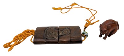 Lot 167 - 20TH CENTURY JAPANESE NETSUKE IN FORM OF A RAT & A 3 TIERS INRO LACQUER CONTAINER