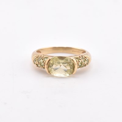 Lot 406 - HALLMARKED 9CT GOLD LEMON CITRINE & PERIDOT RING