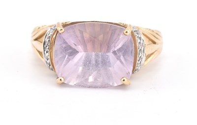 Lot 424 - HALLMARKED 9CT GOLD AMETHYST & DIAMOND RING