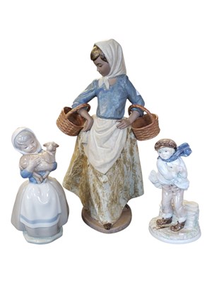 Lot 48 - THREE LATE 20TH CENTURY VINTAGE PORCELAIN FIGURES
