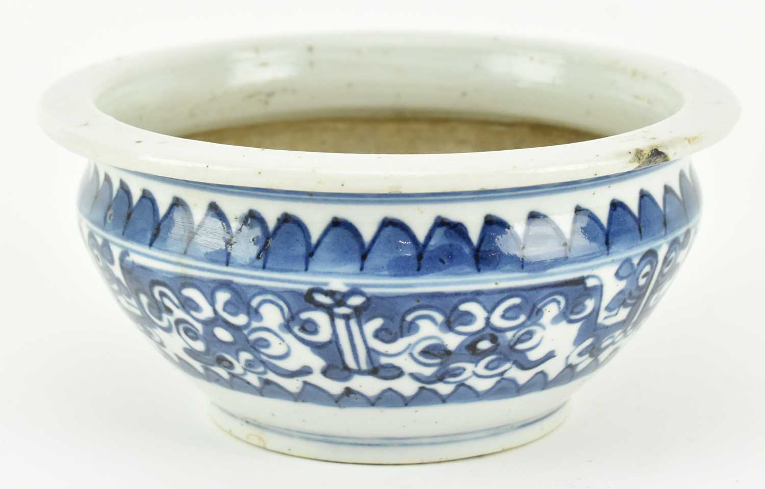 Lot 147 - QING BLUE AND WHITE CENSER 清 青花香炉