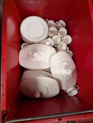 Lot 445 - ROYAL DOULTON - GOLD CONCORDE PATTERN - LARGE PORCELAIN DINNER SERVICE