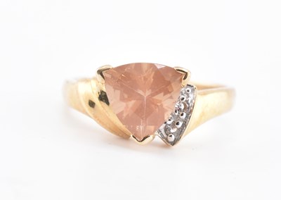 Lot 450 - HALLMARKED 9CT GOLD TIBETAN SUNSTONE & TOPAZ RING