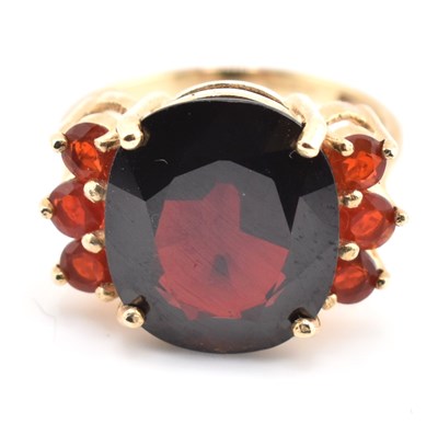 Lot 385 - HALLMARKED 9CT GOLD SPESSARTITE GARNET & FIRE OPAL RING