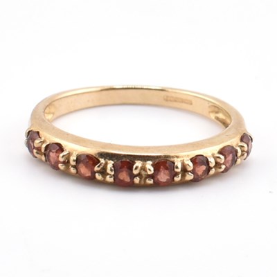 Lot 458 - HALLMARKED 9CT GOLD & MOZAMBIQUE GARNET HALF HOOP RING