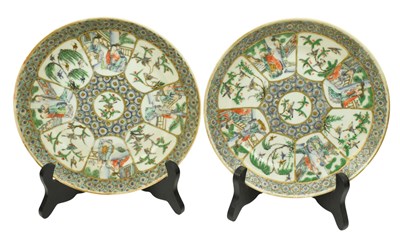 Lot 3 - PAIR OF QING DYNASTY CIANFENG CANTON FAMILLE VERTE PORCELAIN CHARGERS