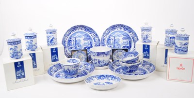 Lot 40 - SPODE - ITALIAN & GIRL IN WELL PATTERN TEA / DINNER SERVICE