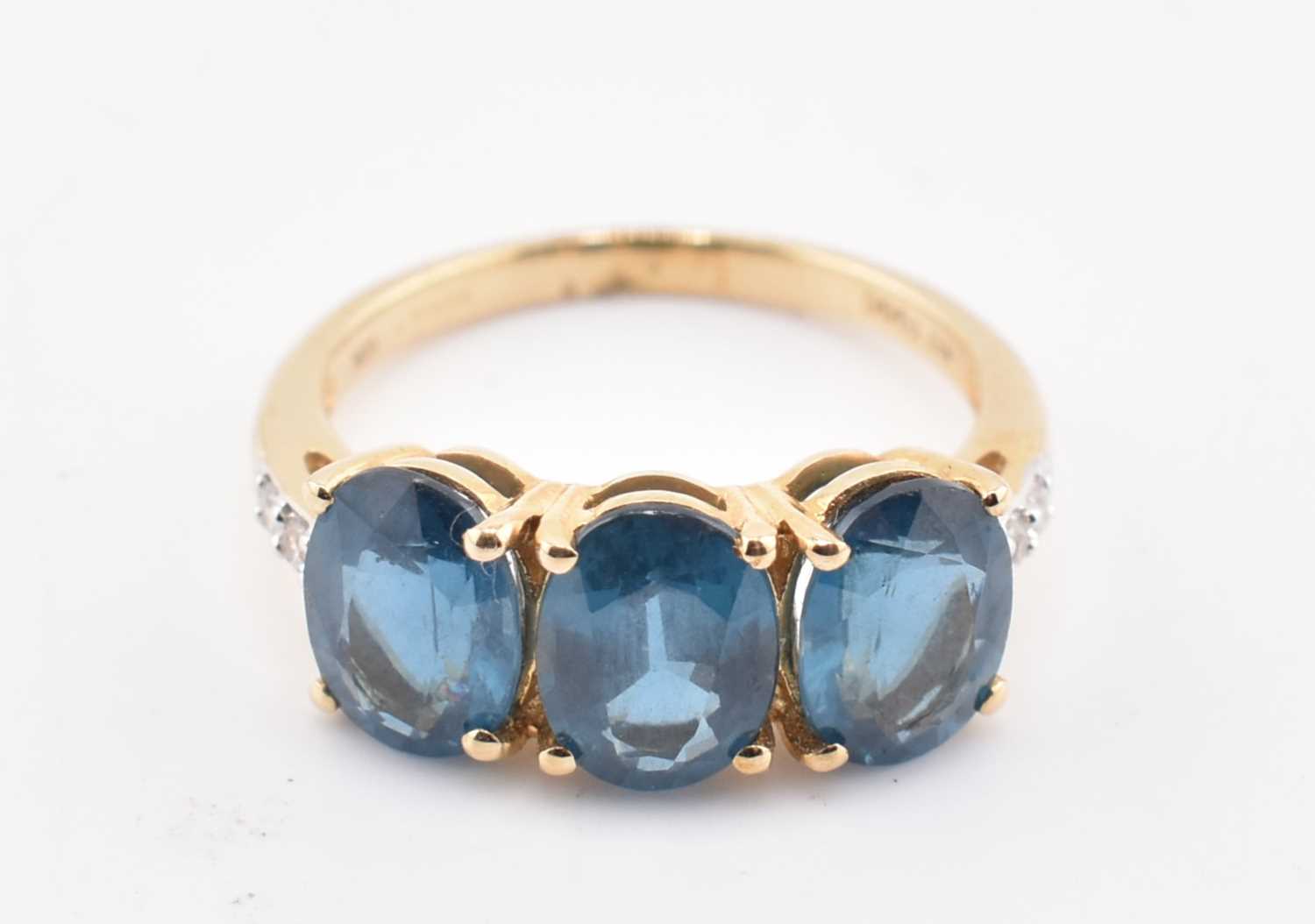 Lot 323 - HALLMARKED 9CT GOLD ORISSA KYANITE & WHITE ZIRCON RING