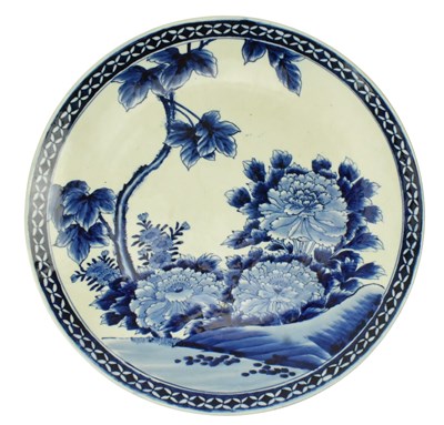 Lot 111 - EX LARGE 19TH CENTURY JAPANESE BLUE & WHITE PORCELAIN CHARGER