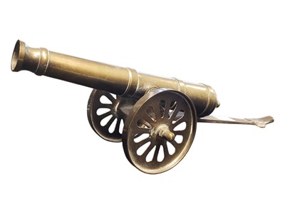 Lot 224 - 20TH CENTURY BRASS DESKTOP MODEL OF CANNON