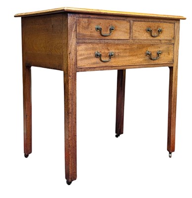 Lot 482 - GEORGE III 18TH CENTURY MAHOGANY LOWBOY WRITING DESK