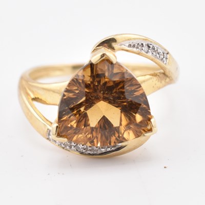 Lot 292 - HALLMARKED 9CT GOLD COGNAC QUARTZ & DIAMOND RING