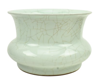 Lot 83 - CHINESE GUAN TYPE CELADON JAR 龙泉官窑渣斗