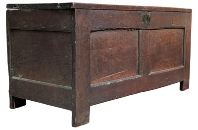 Lot 559 - 17TH CENTURY OAK WOOD COFFER CHEST BOX