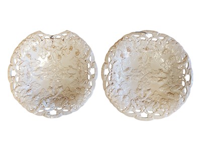 Lot 73 - PAIR OF 19TH CENTURY MEISSEN CREAMWARE RIBBON PLATES