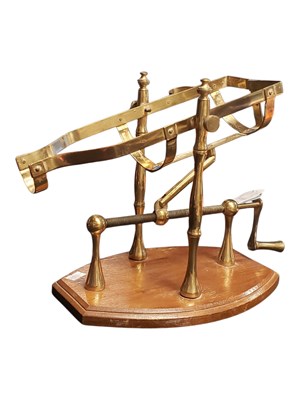 Lot 273 - 20TH CENTURY VINTAGE BRASS MECHANICAL WINE DECANTING CRADLE