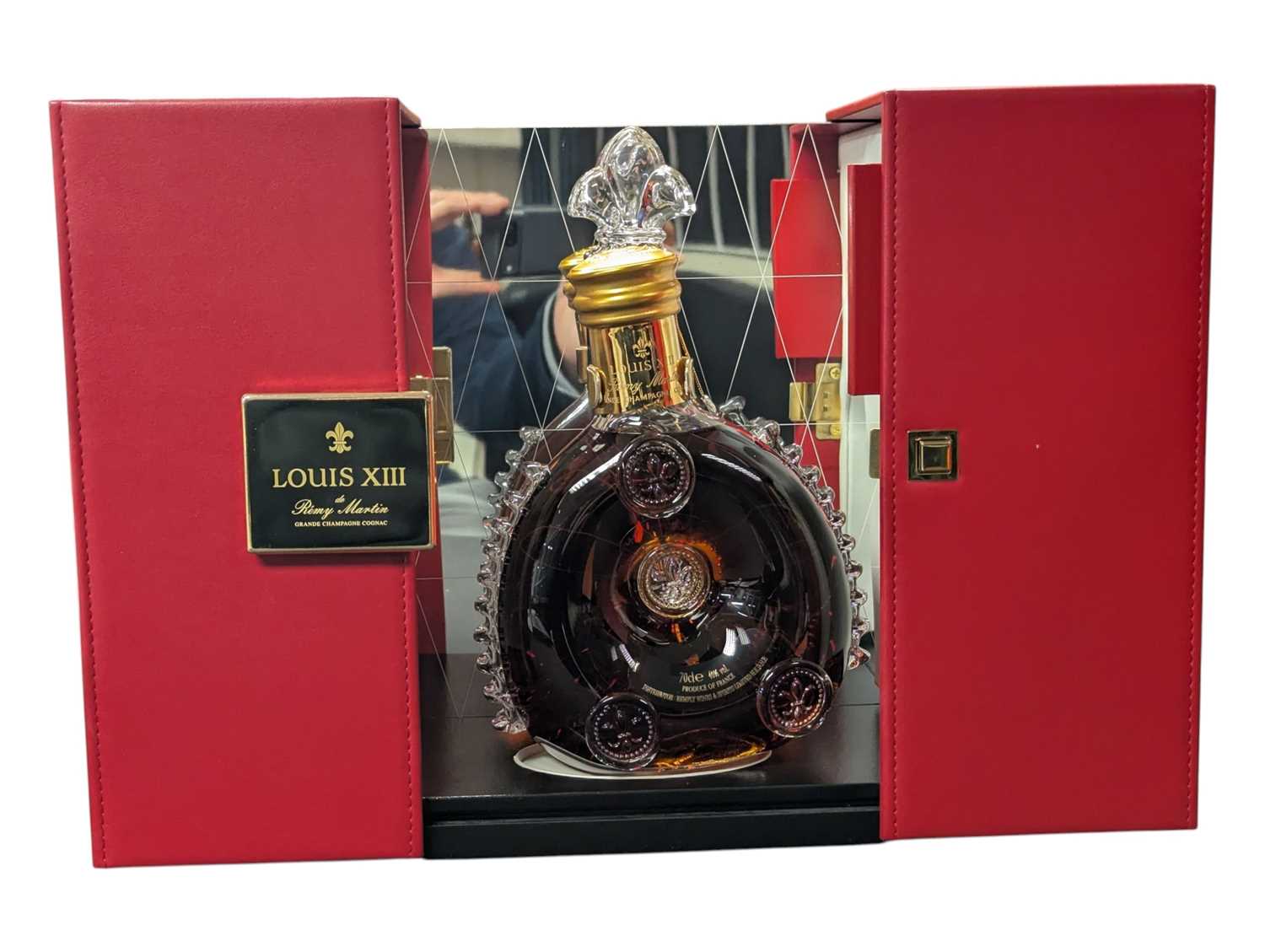 Lot 168 - REMY MARTIN LOUIS XIII GRANDE CHAMPAGNE COGNAC BOTTLE IN GIFT BOX
