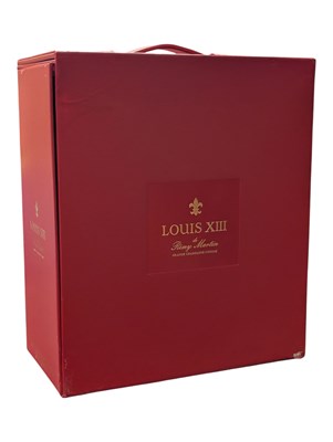 Lot 168 - REMY MARTIN LOUIS XIII GRANDE CHAMPAGNE COGNAC BOTTLE IN GIFT BOX