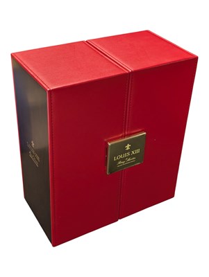 Lot 168 - REMY MARTIN LOUIS XIII GRANDE CHAMPAGNE COGNAC BOTTLE IN GIFT BOX