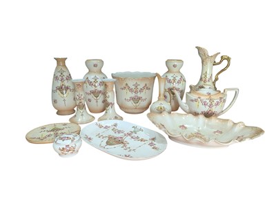 Lot 96 - CROWN DEVON - COLLECTION OF 20TH CENTURY IVORY BLUSH PORCELAIN