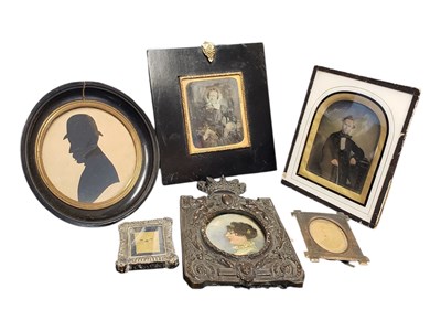 Lot 318 - COLLECTION OF LATE 19TH / 20TH CENTURY FRAMES INCLUDING DAGUERROTYPES
