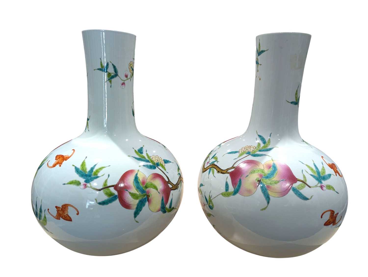 Lot 29 - PAIR OF LARGE 2OTH CENTURY REPUBLIC 'NINE PEACHES' TIANQIUPING 20世纪九桃天球瓶一对