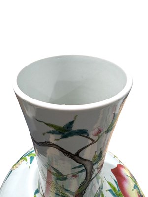 Lot 29 - PAIR OF LARGE 2OTH CENTURY REPUBLIC 'NINE PEACHES' TIANQIUPING 20世纪九桃天球瓶一对