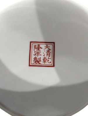 Lot 29 - PAIR OF LARGE 2OTH CENTURY REPUBLIC 'NINE PEACHES' TIANQIUPING 20世纪九桃天球瓶一对