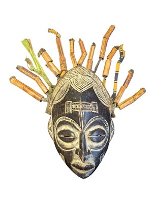 Lot 272 - 20TH CENTURY ANGOLAN CHOKWE MASK