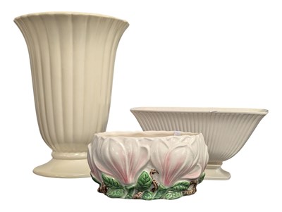 Lot 107 - COLLECTION OF STUDIO ART POTTERY - INCLUDING SYLVAC, WEDGWOOD & DARTMOUTH