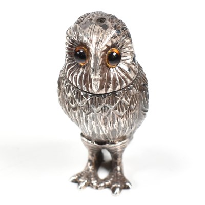 Lot 203 - SILVER HALLMARKED SALT SHAKER IN THE FORM OF AN OWL