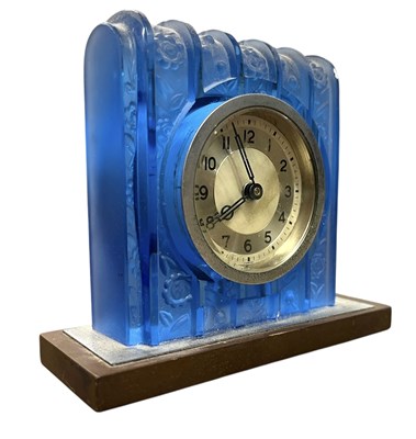 Lot 121 - EARLY 20TH CENTURY FRENCH ART DECO BLUE GLASS CLOCK