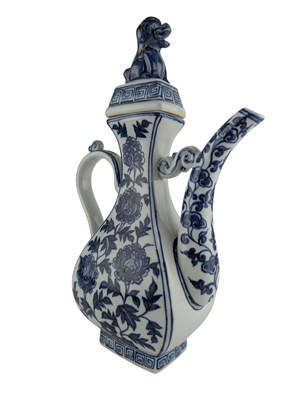 Lot 110 - CHINESE BLUE & WHITE TEAPOT WITH FOO DOG FINIAL COVER