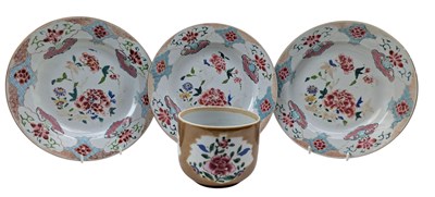 Lot 96 - QING DYNASTY CENSER & THREE FAMILLE ROSE CHARGERS 清 紫金釉粉彩罐和粉彩盘三件