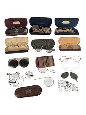 Lot 298 - COLLECTION OF 20TH CENTURY WIRE FRAMED READING GLASSES