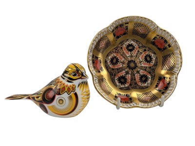 Lot 14 - ROYAL CROWN DERBY - A YELLOWHAMMER PAPER WEIGHT & AN OLD IMARI DISH