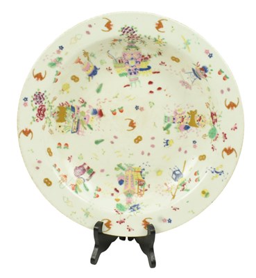 Lot 20 - LARGE QING /REPUBLICAN FAMILLE ROSE PORCELAIN CHARGER 清民国 粉彩大盤