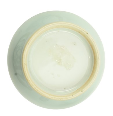 Lot 8 - QING DYNASTY CELADON GLAZED YUHUHCHUN VASE 清 天蓝釉玉壶春瓶