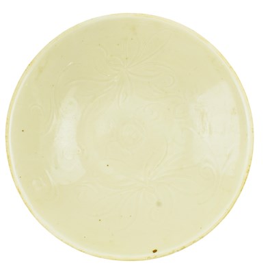 Lot 45 - CHINESE NORTHERN SONG DINGYAO DING WARE DAYLILIES DISH 北宋定窑萱草盌