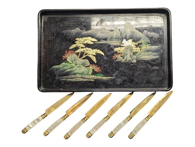 Lot 340 - VINTAGE 20TH CENTURY CHINESE BLACK LACQUER TRAY WITH MOP INLAID FISH KNIVES