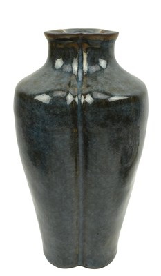 Lot 40 - QING DYNASTY JUNYAO FLAMBE LOBED CERAMIC VASE 清 鈞窑窑变花口瓶