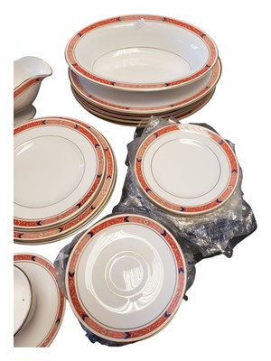 Lot 165 - ROYAL WORCESTER - BEAUFORT - 20TH CENTURY CHINA DINNER & TEA SERVICE