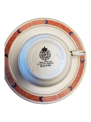 Lot 165 - ROYAL WORCESTER - BEAUFORT - 20TH CENTURY CHINA DINNER & TEA SERVICE