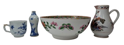 Lot 145 - COLLECTION OF 18/19TH CHINESE PORCELAIN PIECES 18/19世纪粉彩青花陶瓷四件