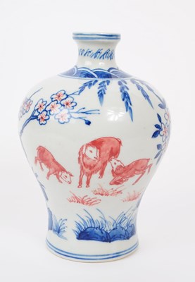 Lot 49 - EARLY 20TH CENTURY CHINESE MEIJI PORCELAIN VASE